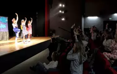 "BABROSZKI LECĄ W KOSMOS" - INTERAKTYWNY SPEKTAKL DLA DZIECI WYKONANIU AKTOR&Oacute;W Z TEATRU TRIP. 1