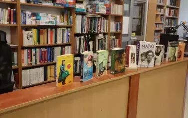 wystawa książek omawianych na spotkaniu