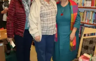 Wsp&oacute;lne zdjęcia czytelniczek z autorką