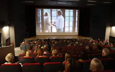 Sala Kina "Wisła" w Brzeszczach, podczas prelekcji podpartej fragmentami filmu w ramach Dni Filmu Polskiego