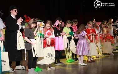 Spektakl "Calineczka" w wykonaniu Grupy Teatralnej BAJDURKI 1