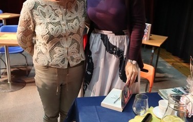 Ałbena Grabowska podpisuje książki