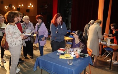 Kolejka po autografy od Ałbeny Grabowskiej