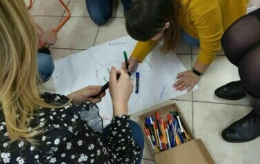 bibliotekarze wykonują zadania