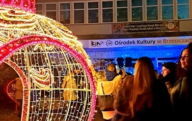 Bombka świetlna przed OK