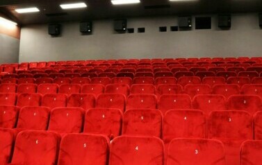 Sala widowiskowa Ośrodka Kultury w Brzeszczach przechodzi końcowy etap metamorfozy. 1