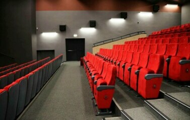 Sala widowiskowa Ośrodka Kultury w Brzeszczach przechodzi końcowy etap metamorfozy. 3