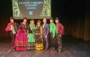 BOROWIANKI i liderka Zespołu TĘCZA wśr&oacute;d laureat&oacute;w Nagr&oacute;d Zarządu Powiatu w Oświęcimiu w dziedzinie kultury, sportu i inicjatyw społecznych. 2