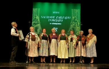 BOROWIANKI i liderka Zespołu TĘCZA wśr&oacute;d laureat&oacute;w Nagr&oacute;d Zarządu Powiatu w Oświęcimiu w dziedzinie kultury, sportu i inicjatyw społecznych. 13