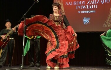 BOROWIANKI i liderka Zespołu TĘCZA wśr&oacute;d laureat&oacute;w Nagr&oacute;d Zarządu Powiatu w Oświęcimiu w dziedzinie kultury, sportu i inicjatyw społecznych. 15