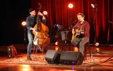 PAWEŁ DOMAGAŁA "INTYMNIE" - AKUSTYCZNY KONCERT NA GŁOS, GITARĘ I KONTRABAS 12