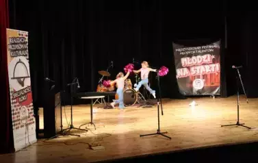MIĘDZYSZKOLNY FESTIWAL MŁODYCH TALENT&Oacute;W &quot;MŁODZI NA START&quot; &ndash; GALA LAUREAT&Oacute;W &nbsp; 1