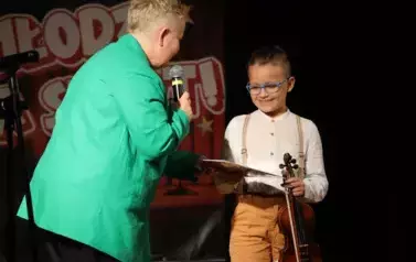 MIĘDZYSZKOLNY FESTIWAL MŁODYCH TALENT&Oacute;W &quot;MŁODZI NA START&quot; &ndash; GALA LAUREAT&Oacute;W &nbsp; 8